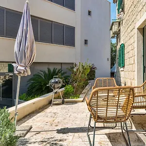 Funky Donkey Apartment Split