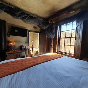 Hocus Pocus Tiny Holiday home York