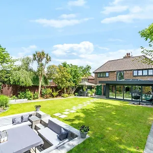 Gatsby With Large Garden And Fancy Hot Tub Villa Chislehurst